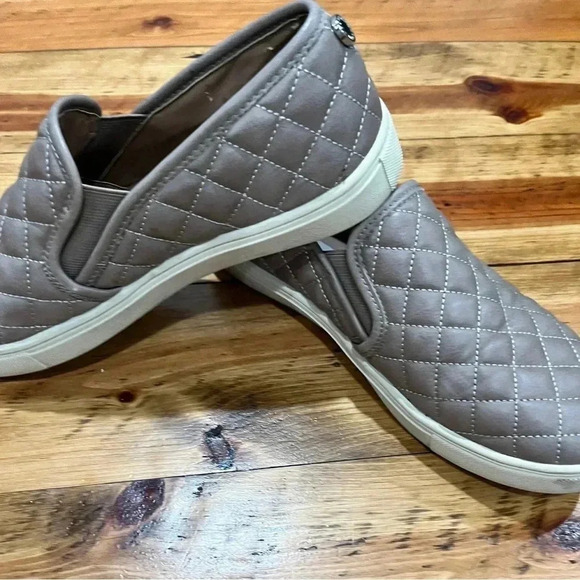 Steve Madden slip on Quilted Ecentrcq  shoes color: Nude - Picture 12 of 12
